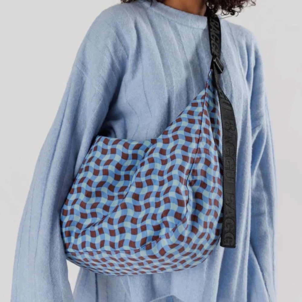 Baggu  Blue and Brown Wavy gingham  Patterned large crescent - Picture 2 of 6